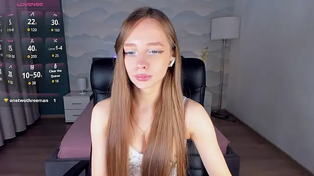 Amy Waynee online show from 11.08.25