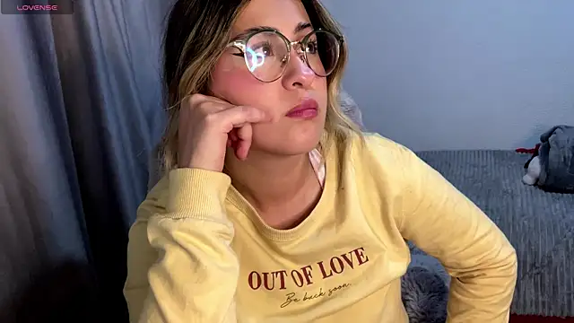 emma  bell  online show from 11.03.25