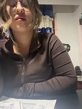 Snapshot of emma__bell_ chatting on 04.05.26 emma bell online show from 04.05.26