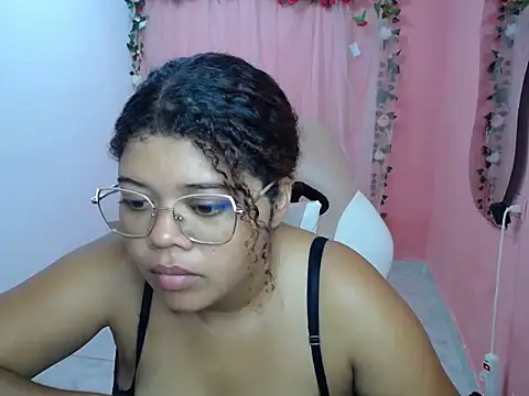 Snapshot of natalietits1 chatting on 10.10.25 natalietits1 online show from 10.10.25