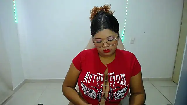 Snapshot of natalietits1 chatting on 12.03.25 natalietits1 online show from 12.03.25