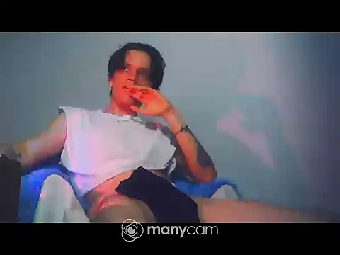 Snapshot of santihot089 chatting on 10.18.25 santihot089 online show from 10.18.25