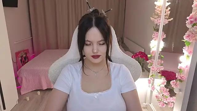 Betty  Davvis online show from 10.25.25