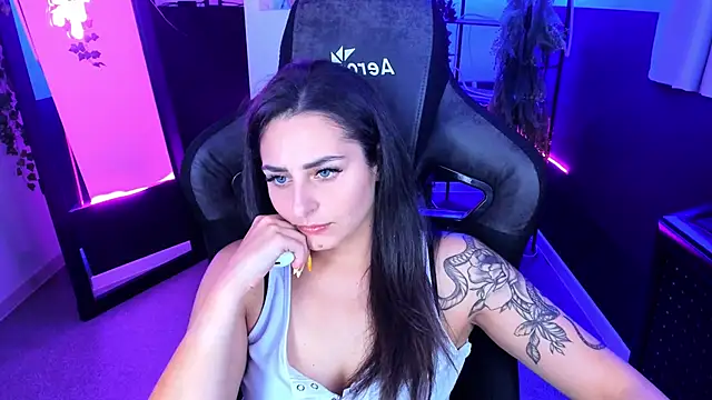 Snapshot of ValeriiMills chatting on 09.22.25 ValeriiMills online show from 09.22.25