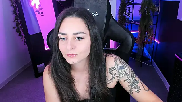 Snapshot of ValeriiMills chatting on 10.02.25 ValeriiMills online show from 10.02.25