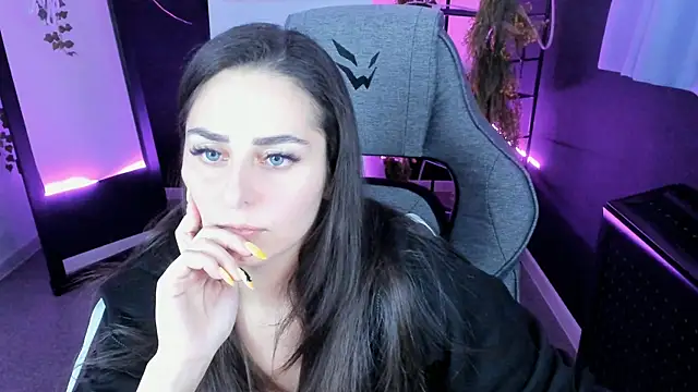 Snapshot of ValeriiMills chatting on 10.15.25 ValeriiMills online show from 10.15.25