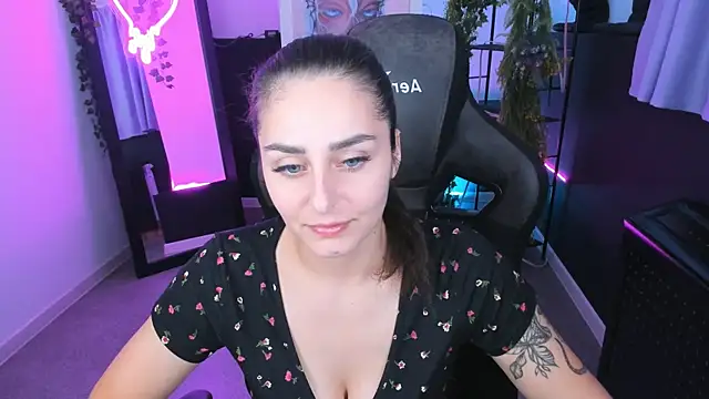 Snapshot of ValeriiMills chatting on 11.05.25 ValeriiMills online show from 11.05.25