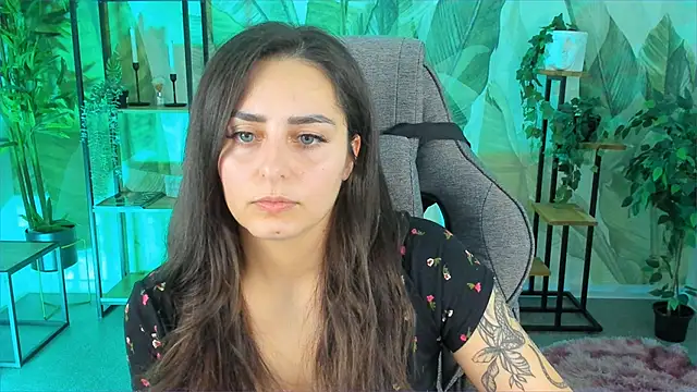 Snapshot of ValeriiMills chatting on 11.27.25 ValeriiMills online show from 11.27.25