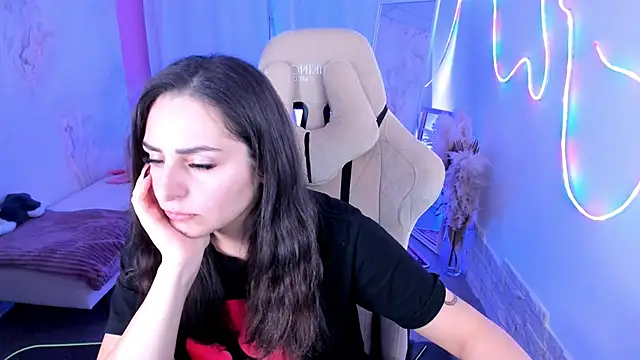 Snapshot of ValeriiMills chatting on 12.04.25 ValeriiMills online show from 12.04.25