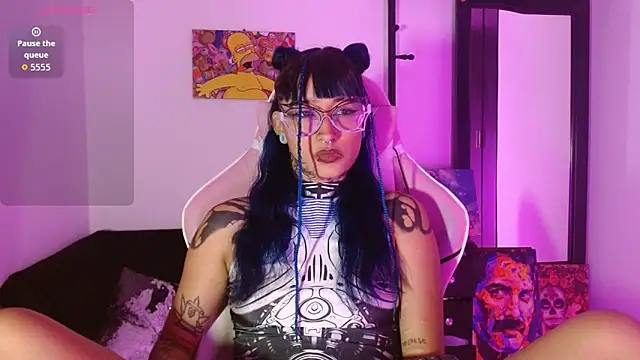 Snapshot of SharaRoss1 chatting on 12.19.25 SharaRoss1 online show from 12.19.25