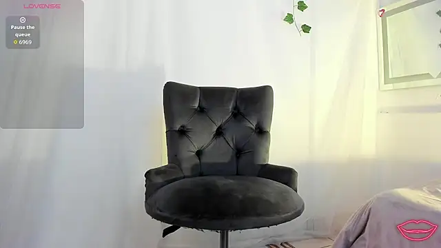 Snapshot of _Orquidea_ chatting on 02.26.26 Orquidea online show from 02.26.26