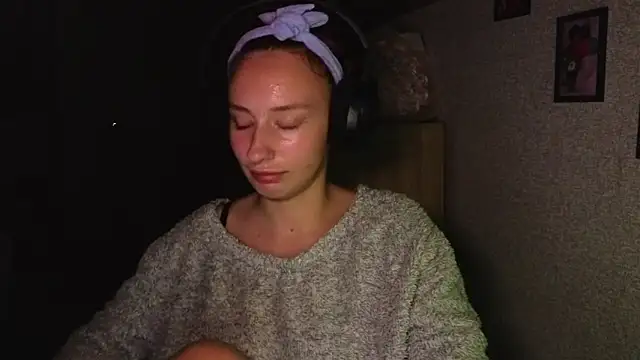 Snapshot of kristi_ginger chatting on 10.09.25 kristi ginger online show from 10.09.25