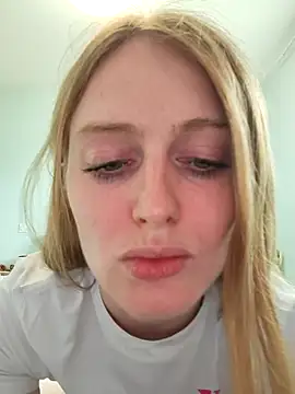 Snapshot of tuny_x chatting on 04.11.26 tuny x online show from 04.11.26