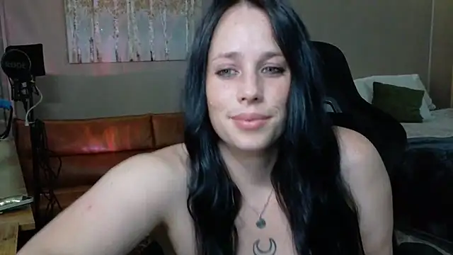 Snapshot of mavismable chatting on 07.21.26 mavismable online show from 07.21.26