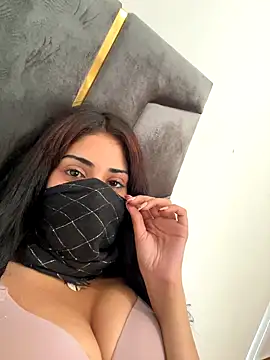 QueenLujaine online show from 11.02.25