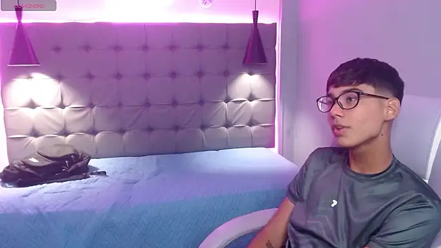 OliverTwinky online show from 03.22.25