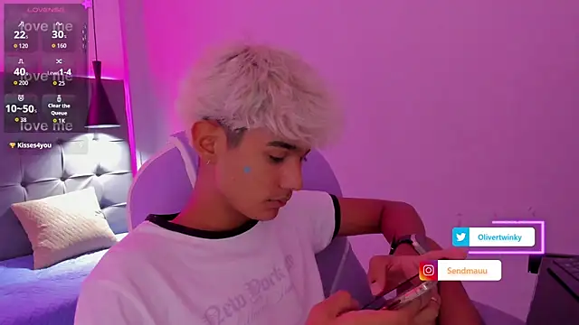 OliverTwinky online show from 09.16.25