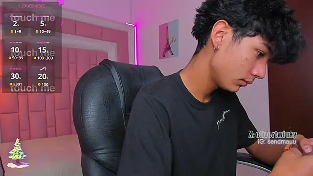 OliverTwinky online show from 11.26.25