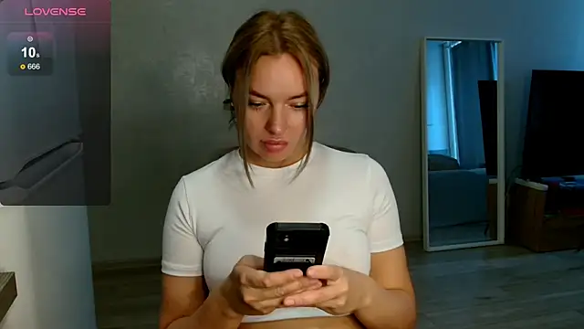 Snapshot of Eva___forever chatting on 10.07.25 Eva   forever online show from 10.07.25
