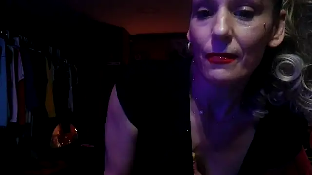 Snapshot of jessrabbit816 chatting on 11.17.25 jessrabbit816 online show from 11.17.25