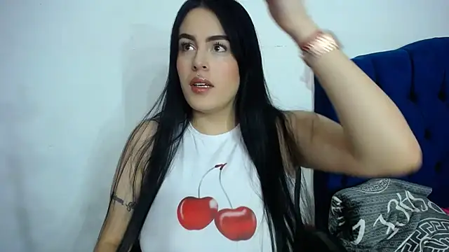 Snapshot of karolay_su chatting on 11.30.25 karolay su online show from 11.30.25