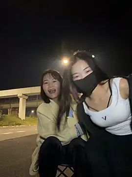 Snapshot of AiBanana chatting on 12.19.25 AiBanana online show from 12.19.25