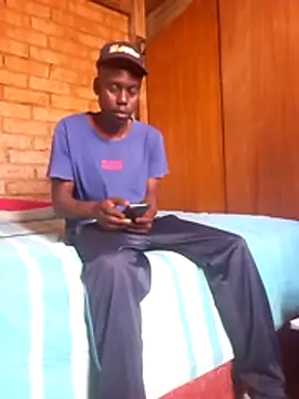 Snapshot of T1011 chatting on 12.16.25 T1011 online show from 12.16.25