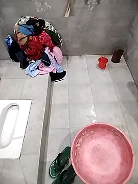 Snapshot of Hey-mahi chatting on 12.17.25 Hey-mahi online show from 12.17.25