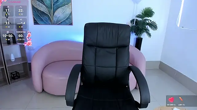 Snapshot of kylie_soraya chatting on 09.17.25 kylie soraya online show from 09.17.25