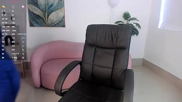 Snapshot of kylie_soraya chatting on 10.09.25 kylie soraya online show from 10.09.25