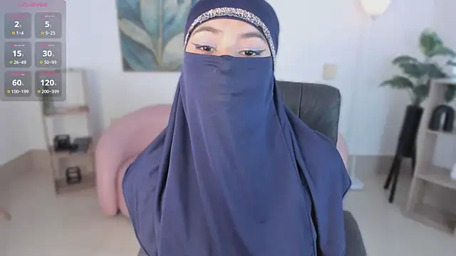 Snapshot of kylie_soraya chatting on 10.30.25 kylie soraya online show from 10.30.25