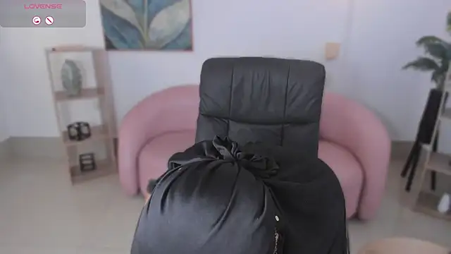 Snapshot of kylie_soraya chatting on 11.27.25 kylie soraya online show from 11.27.25