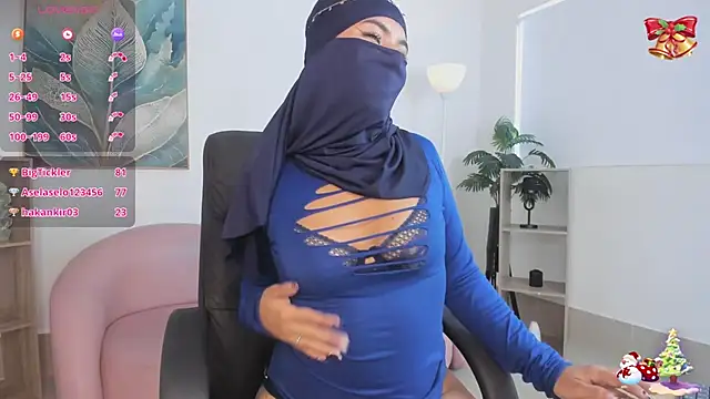 Snapshot of kylie_soraya chatting on 12.13.25 kylie soraya online show from 12.13.25