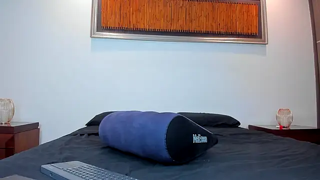 Bella  hamilton online show from 04.24.26