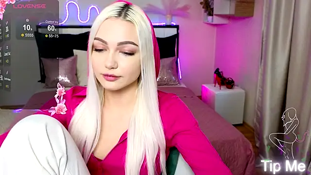 LinaLirian online show from 10.17.25