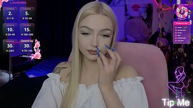 Snapshot of LinaLirian chatting on 05.25.26 LinaLirian online show from 05.25.26
