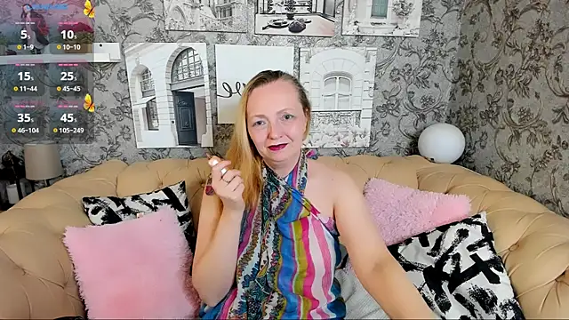 Snapshot of Karen_Villis chatting on 11.16.25 Karen Villis online show from 11.16.25