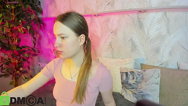 Snapshot of Candy_Cansew chatting on 09.30.25 Candy Cansew online show from 09.30.25