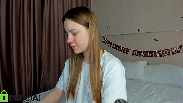 Snapshot of Candy_Cansew chatting on 10.29.25 Candy Cansew online show from 10.29.25