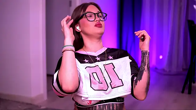 AryaDeluna online show from 10.02.25