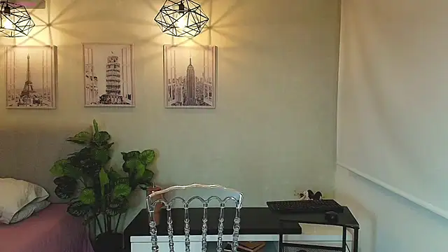 Snapshot of _Victoria_Collins chatting on 09.23.25 Victoria Collins online show from 09.23.25