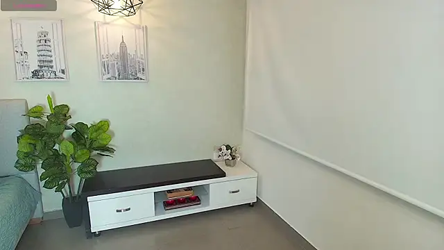 Snapshot of _Victoria_Collins chatting on 09.25.25 Victoria Collins online show from 09.25.25