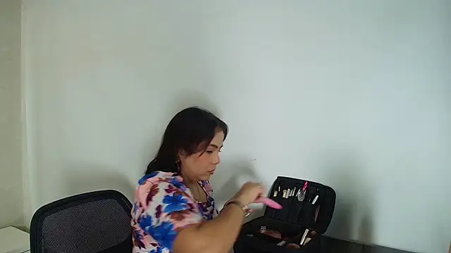 Snapshot of _Victoria_Collins chatting on 11.03.25 Victoria Collins online show from 11.03.25