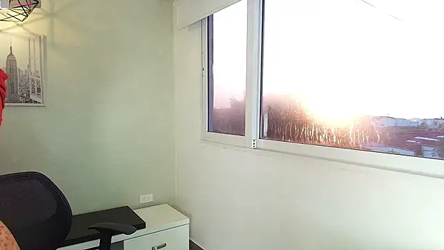 Snapshot of _Victoria_Collins chatting on 11.12.25 Victoria Collins online show from 11.12.25