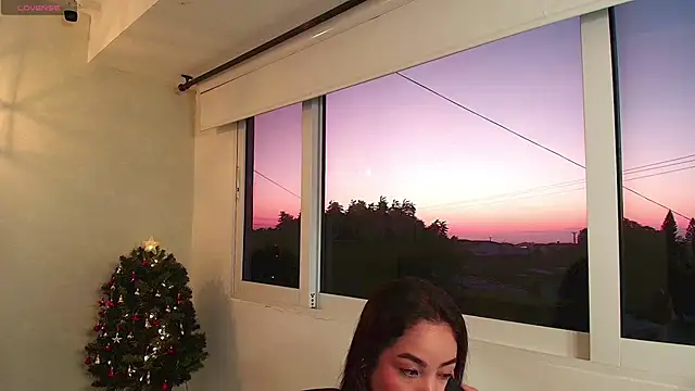 Snapshot of _Victoria_Collins chatting on 11.27.25 Victoria Collins online show from 11.27.25