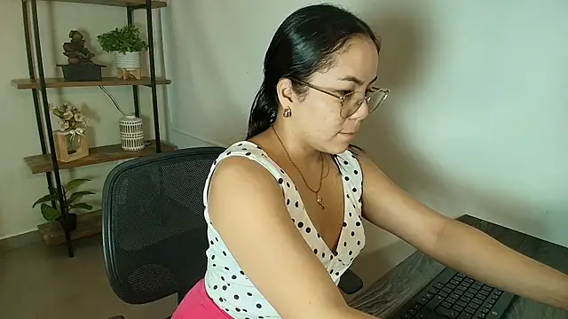  Victoria Collins online show from 06.25.26