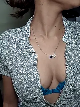 Snapshot of Isha_Sax chatting on 02.12.26 Isha Sax online show from 02.12.26