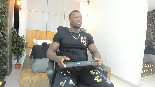 Snapshot of MarcusBlack_ chatting on 09.12.25 MarcusBlack online show from 09.12.25