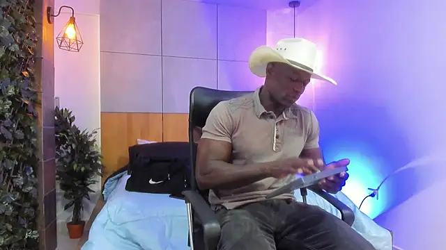 Snapshot of MarcusBlack_ chatting on 09.23.25 MarcusBlack online show from 09.23.25