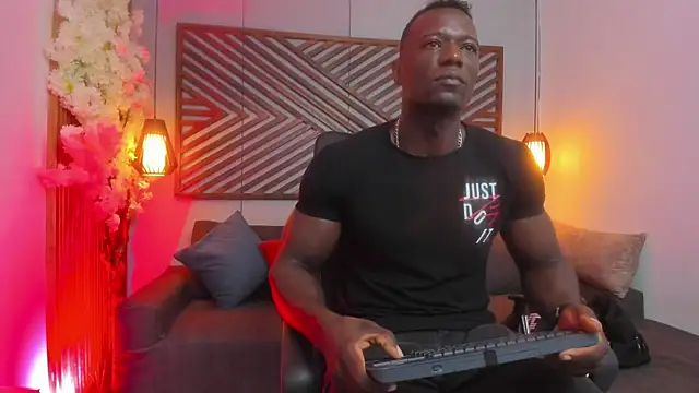 Snapshot of MarcusBlack_ chatting on 09.25.25 MarcusBlack online show from 09.25.25